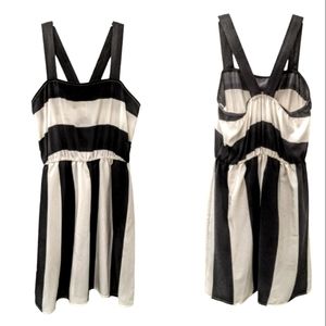 Dress Parisian Striped Black and White sz. M…NWOT